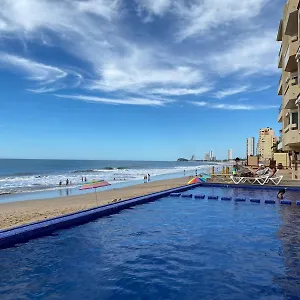 Marina Del Sol Directly On The Ocean 102 México
